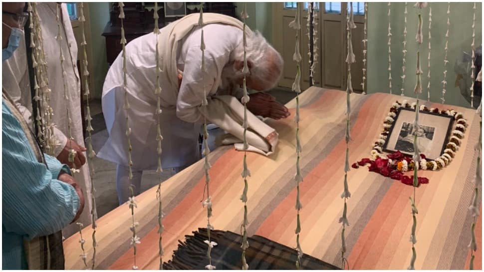 PM Narendra Modi arrives in Kolkata, pays tribute to Subhas Chandra Bose at Netaji Bhavan
