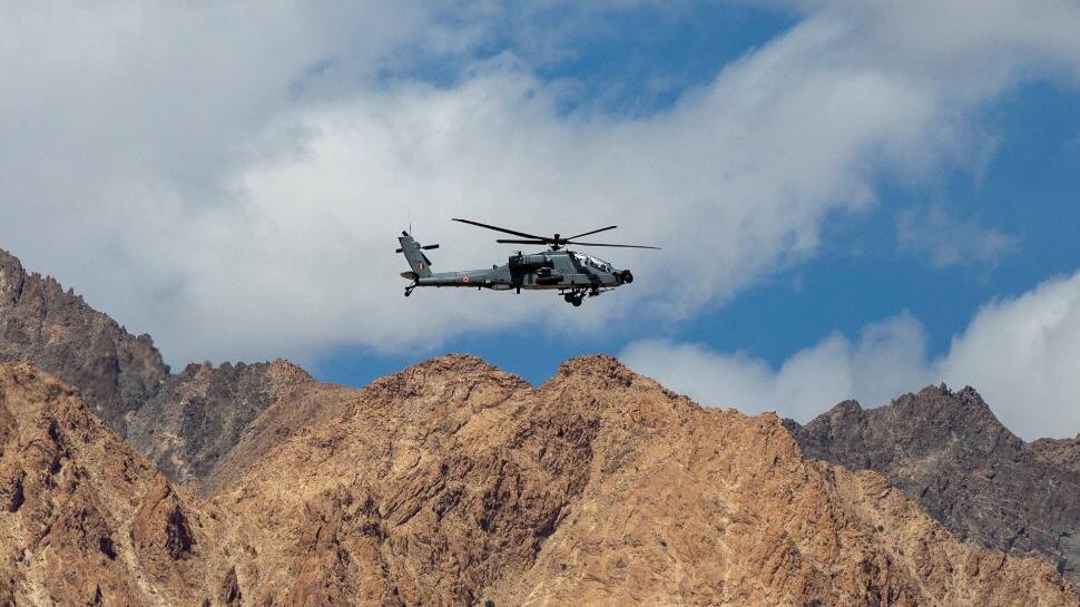 भारतीय सेना का हेलीकॉप्टर जम्मू-कश्मीर के कठुआ जिले में क्रैश-लैंडिंग करता है;  2 पायलट घायल
