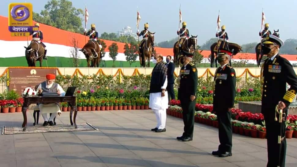 Prime Minister Narendra Modi pays his tribute at National War Memorial along with Defence Minister Rajnath SIngh in New Delhi. (Photo: ANI)