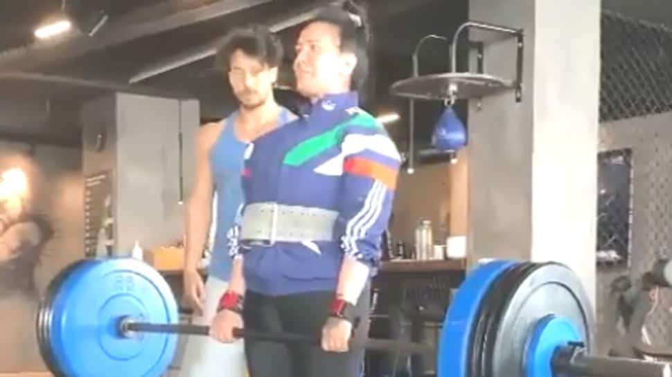 Tiger Shroff&#039;s mother Ayesha lifts 95 kg weights, &#039;good friend&#039; Disha Patani calls it &#039;insane&#039; - Watch