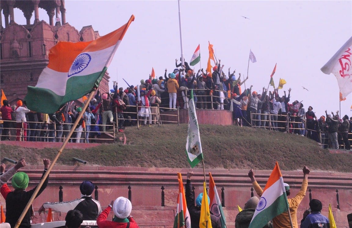 Police removed protesting farmers from Red Fort premises