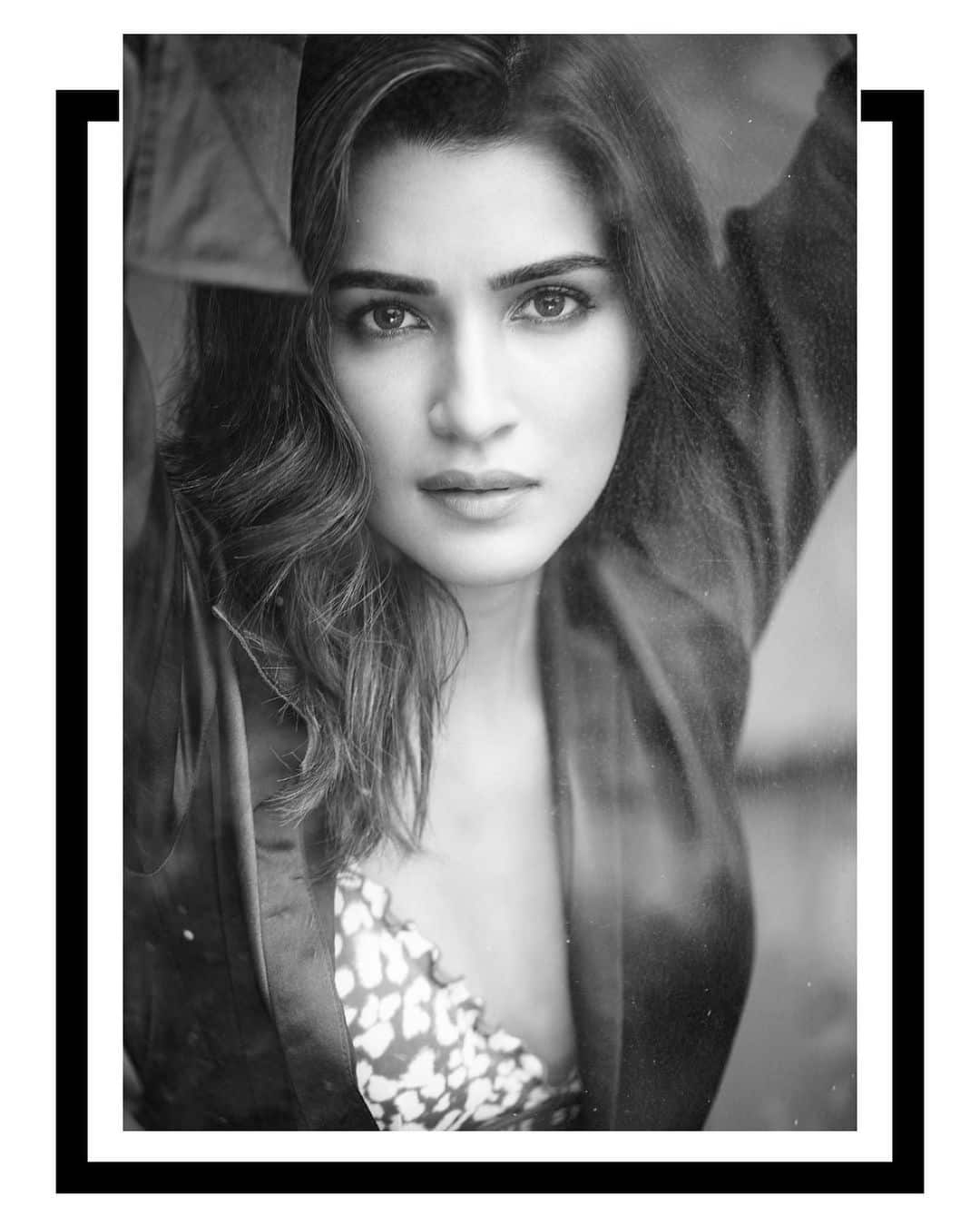 Kriti Sanon leaves fans mesmerised with her simple yet stunning looks