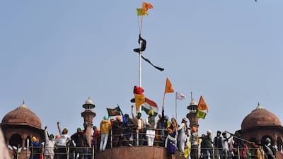 Farmers tractor march turns violent