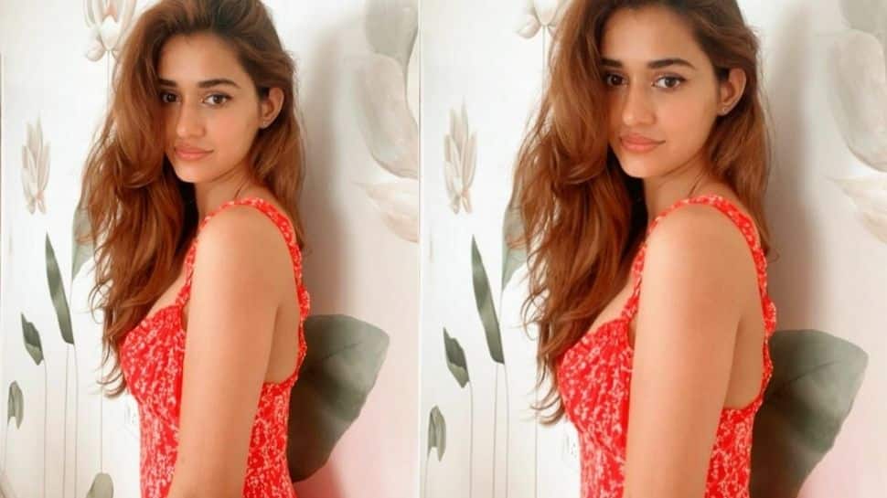 Read more about the article Disha Patani shares new dewy makeup tutorial- Watch