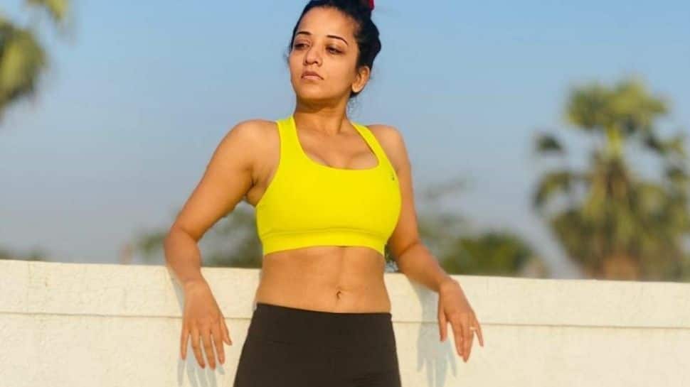 Read more about the article Bhojpuri star Monalisa flaunts abs in new post- Watch