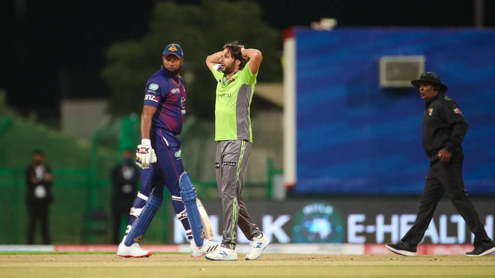 Qalandars' icon player Shahid Afridi picked up 1/14 in two overs against Deccan Gladiators in his team's 33-run win. 