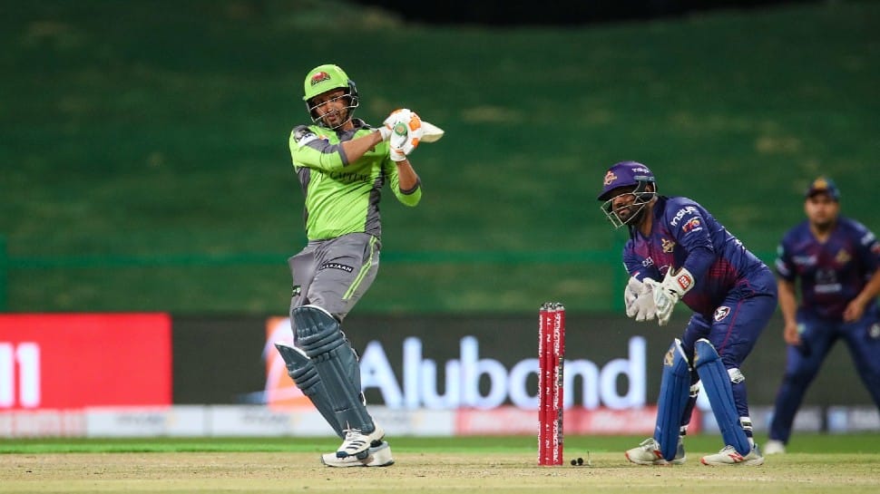 Sohail Akhtar of Qalandars scored 71 off 31 balls to set up his team's 33-run win over Deccan Gladiators.