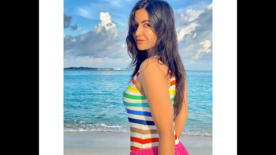 Beach beauty Kat flaunts her fit figure in the Maldives