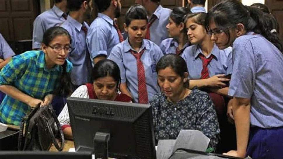 Read more about the article CBSE class 10, 12 board exam 2021 datesheet, timetable announced; check details