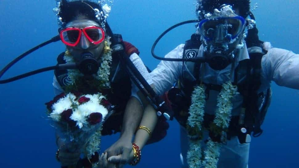 Chennai techies have underwater wedding: Clad in Dhoti, Sari Tamil Style