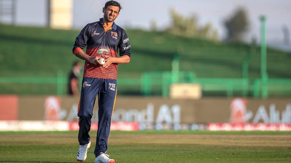 Former Pakistan captain Shoaib Malik gets ready to bowl for Maratha Arabians.