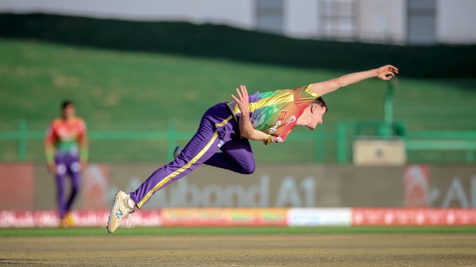 English left-arm paceman George Garton bowls for Bangla Tigers against Qalandars.