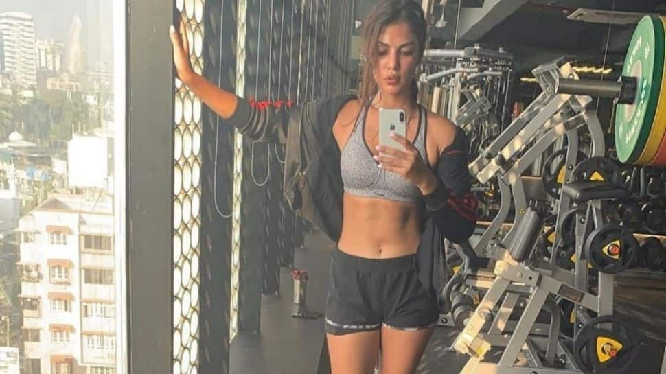 This is what Rhea Chakraborty told paps outside gym when asked &#039;how is she doing&#039;?