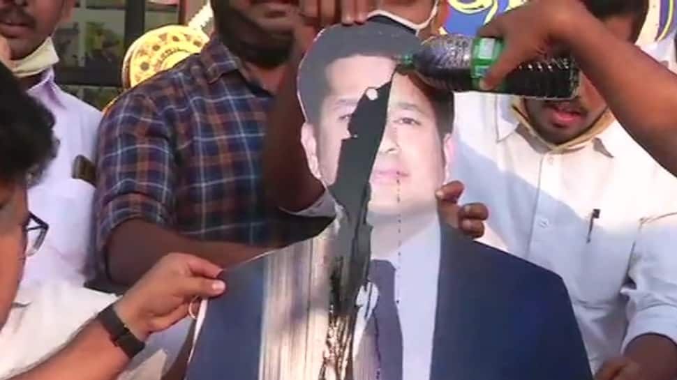 Farmers&#039; protest: Youth Congress workers pour oil, ink over Sachin Tendulkar&#039;s cutout in Kerala, BJP condemns incident