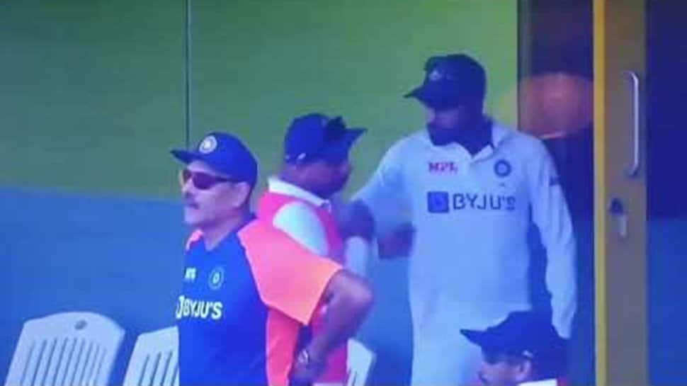 IND vs ENG: Mohammed Siraj grabs Kuldeep Yadav by the neck in dressing room; watch video