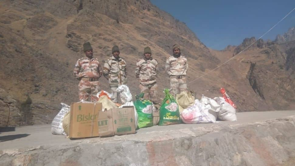 ITBP distributing ration to locals 