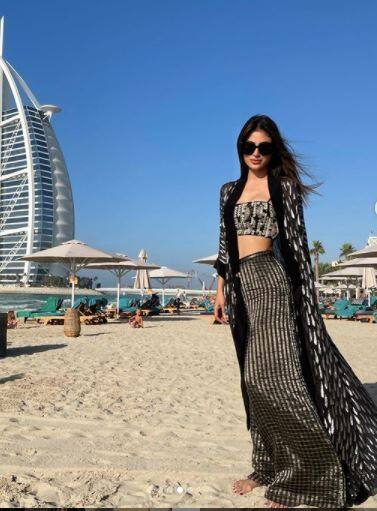 Mouni Roy gives major vacay goals!