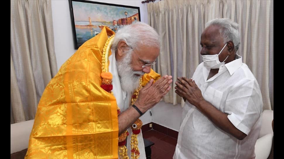 The PM also spent some time with spiritual leader Bangaru Adigalar