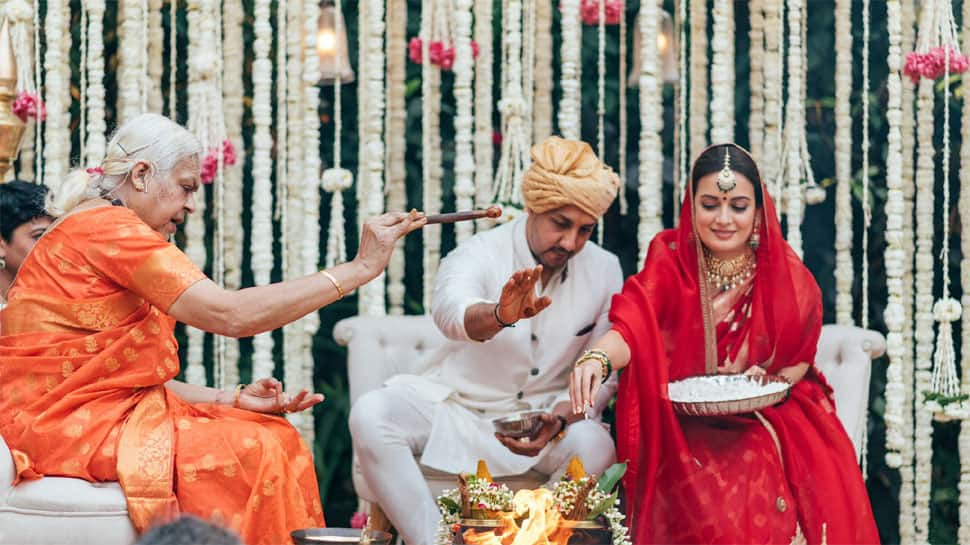 Dia Mirza marries Vaibhav Rekhi at her Bandra residence, drops dreamy pics from the wedding! 