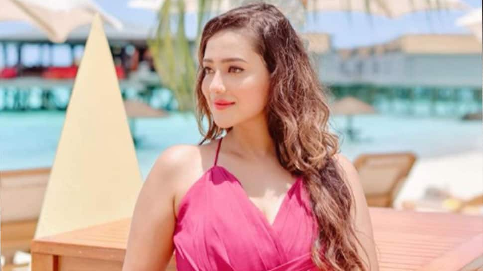 Mithun Chakraborty&#039;s daughter-in-law and TV actress Madalsa Sharma&#039;s bold and beautiful avatar drives fans crazy!