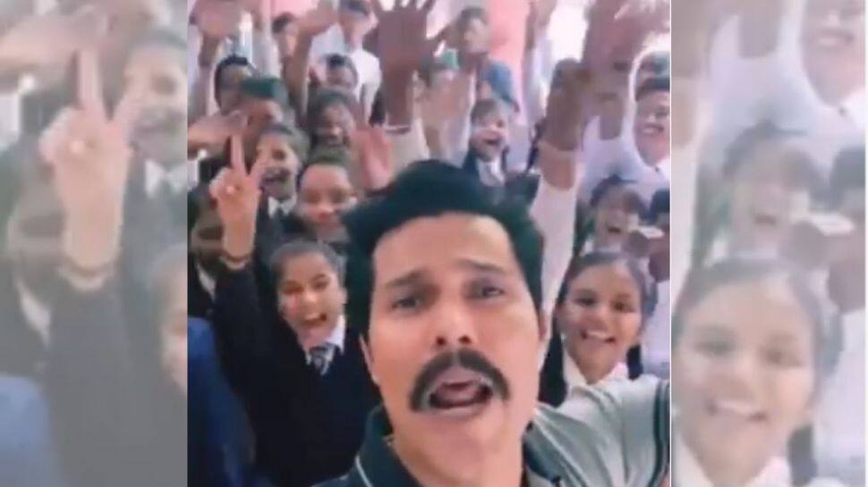 Randeep Hooda's 'Pawri' video goes viral!