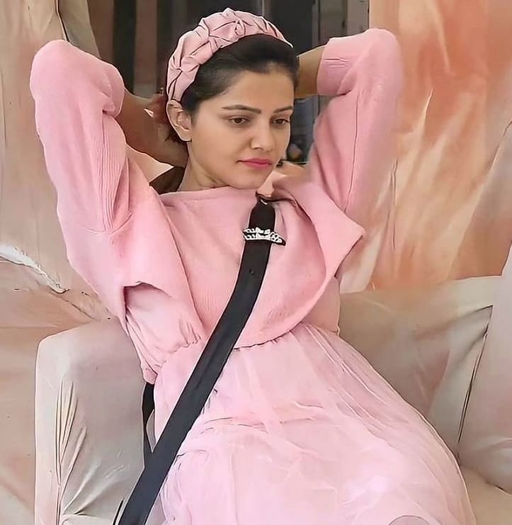 Rubina looks like a doll in this baby pink attire