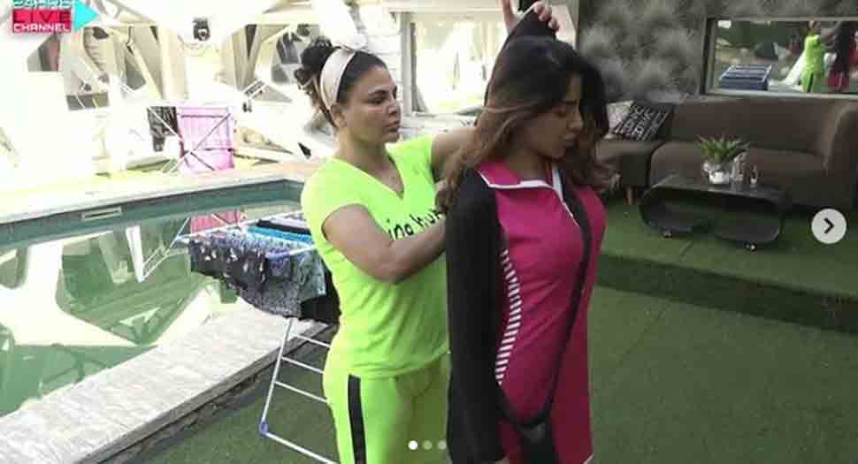 Nikki and Rakhi get in a fight over make-up