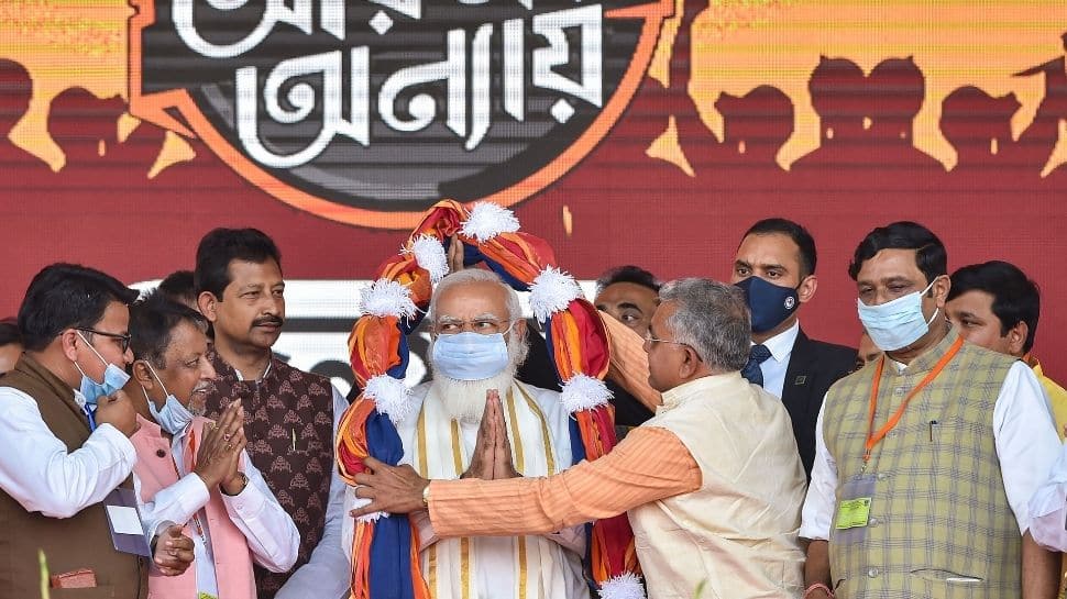 Commencing the rally with greeting to the Prime Minister Narendra Modi