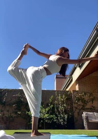 Esha Gupta yoga asanas