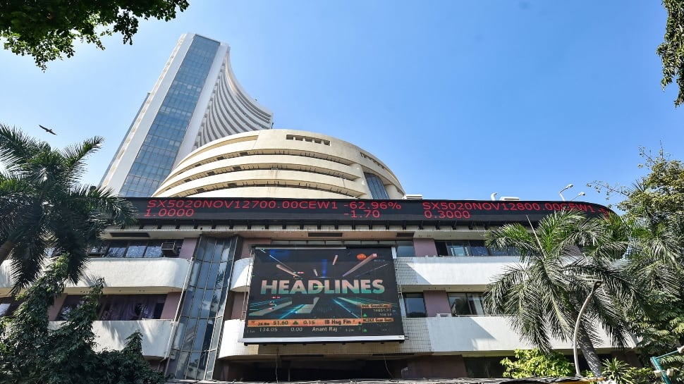 Sensex gains 300 points, Nifty above 14,800; banks, IT stocks lead