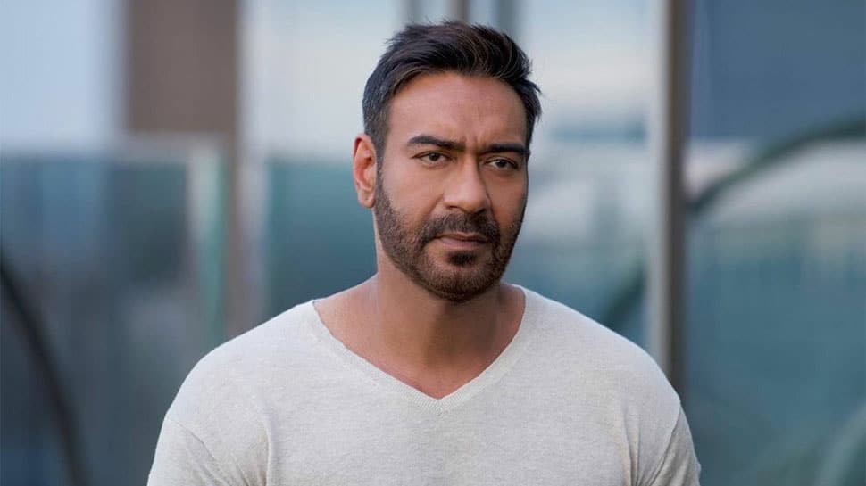 Ajay Devgn&#039;s car stopped on Mumbai road, man asks him to comment on farmers&#039; protest