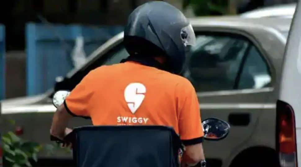 Swiggy delivery agents arrested for house thefts in Noida Swiggy delivery agents arrested for house thefts in Noida