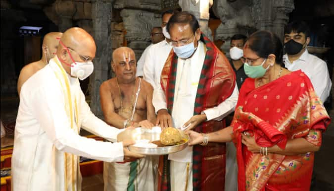 Vice President M Venkaiah Naidu offers prayers in Srivari temple 