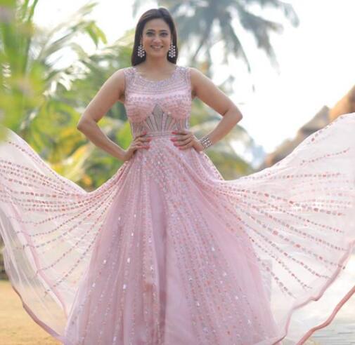 Shweta looks like a fairy in this pink dress