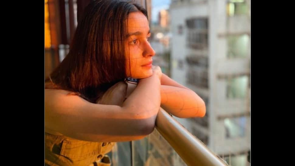 Alia Bhatt quarantines after &#039;Gangubai Kathiawadi&#039; director Sanjay Leela Bhansali tests Covid positive: Reports