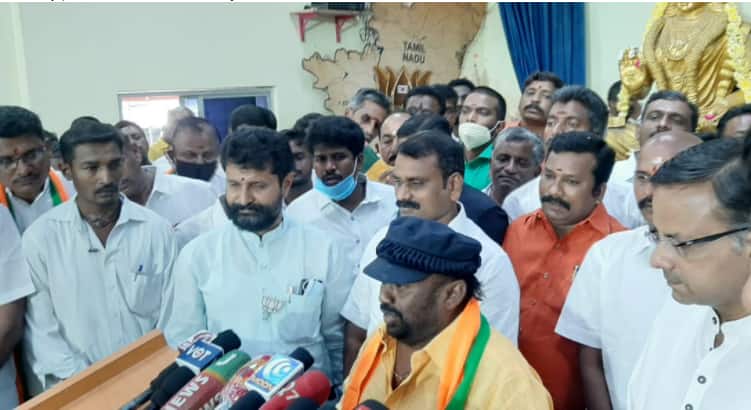 Veteran actor Senthil joins BJP ahead of Tamil Nadu Assembly election
