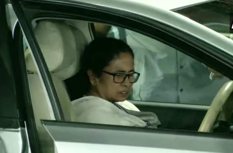 West Bengal CM Mamata Banerjee discharged from Kolkata&#039;s SSKM Hospital  