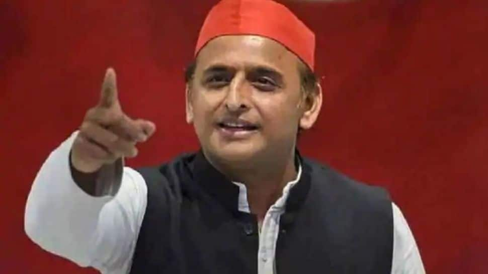 FIR against Akhilesh Yadav, 20 others over alleged assault on journalists in UP