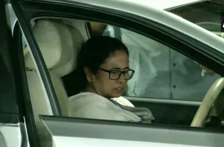 Mamata Banerjee&#039;s medical report should be made public: BJP urges Election Commission