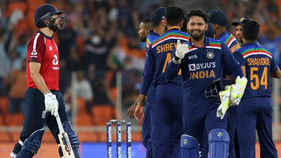 India's Rishabh Pant (right) reacts after the dismissal of Dawid Malan of England in the second T20 in Ahmedabad. (Source: Twitter)