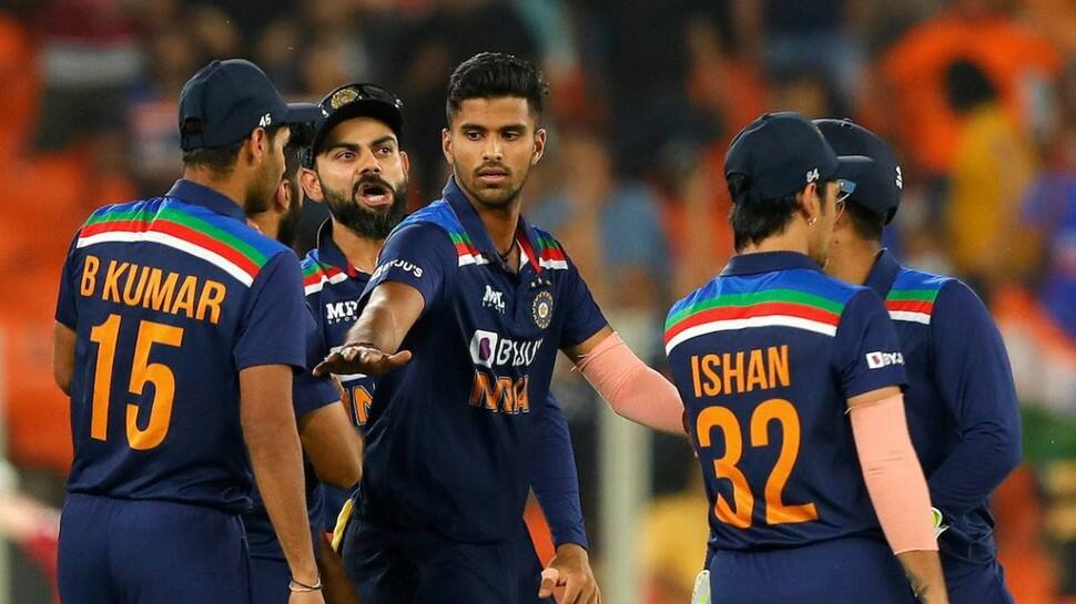 India's Washington Sundar (centre) celebrates after picking up a wicket in the second T20 against England in Ahmedabad. (Source: Twitter)