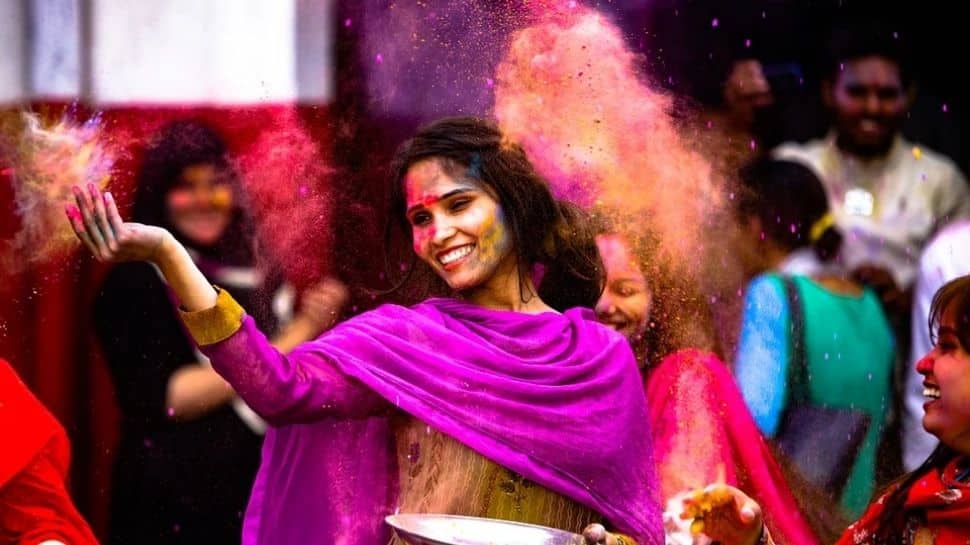 Holi 2021: How to keep your skin safe from colours - Easy Tips