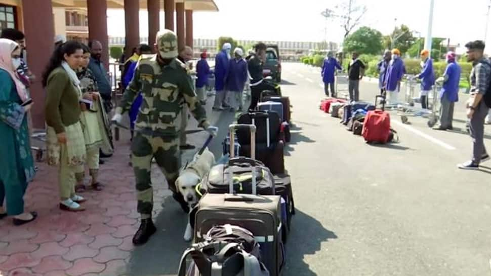 Stranded in India due to COVID-19 lockdown, 133 Pakistani nationals return home via Wagah border