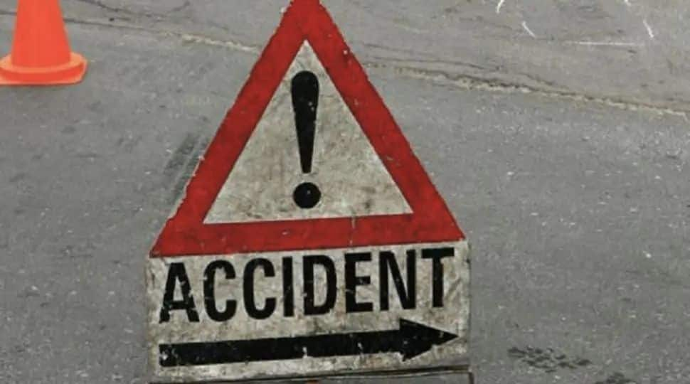 Yamuna Expressway: Bus carrying 100 passengers overturned near Agra, 14 injured