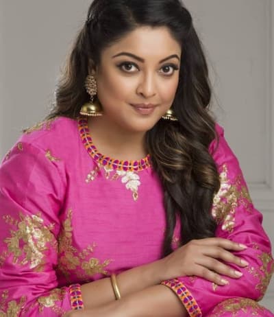 Tanushree Dutta looks pretty in pink