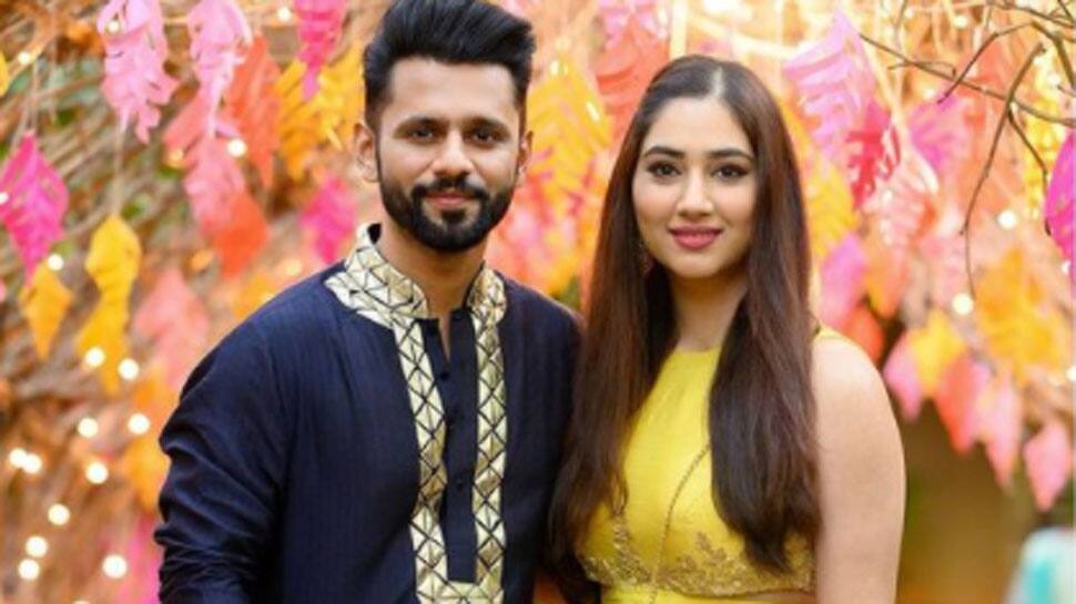 Bigg Boss 14 fame Rahul Vaidya and ladylove Disha Parmar burn the dance floor at friend&#039;s wedding - Watch viral video