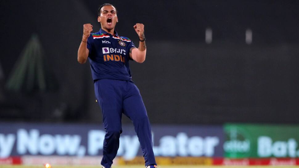Indian leg-spinner Rahul Chahar exults after picking up a wicket against England in the 4th T20 at Narendra Modi Stadium in Ahmedabad. (Source: Twitter)