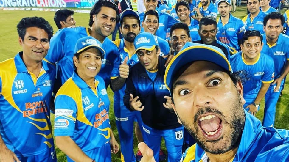 India Legends' Yuvraj Singh clicks a selfie with his teammates after winning the Road Safety World Series title. (Source: Twitter)