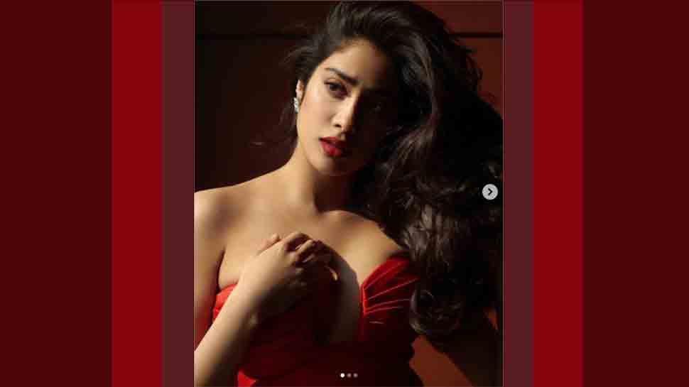 Janhvi Kapoor refuses to kiss fan during COVID pandemic, puts on a face mask to reply