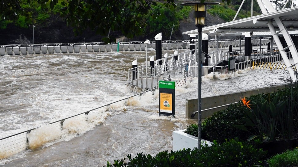 Australia battered by worst flooding in over 60 years - See pictures ...